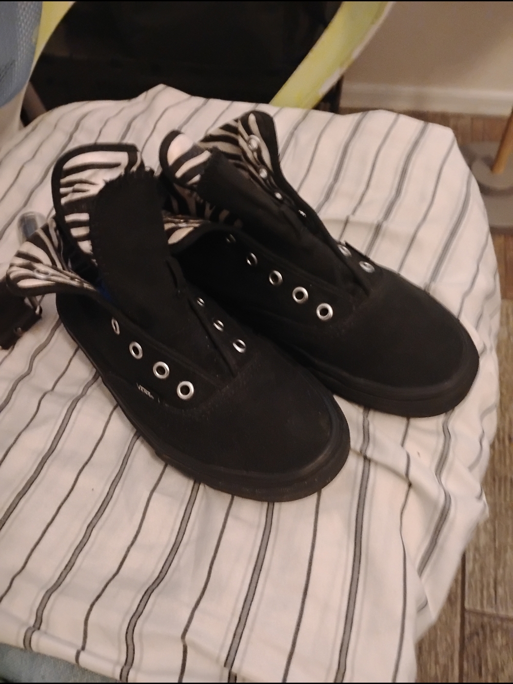 Women's Black Mid High Vans With Zebra Print Fold